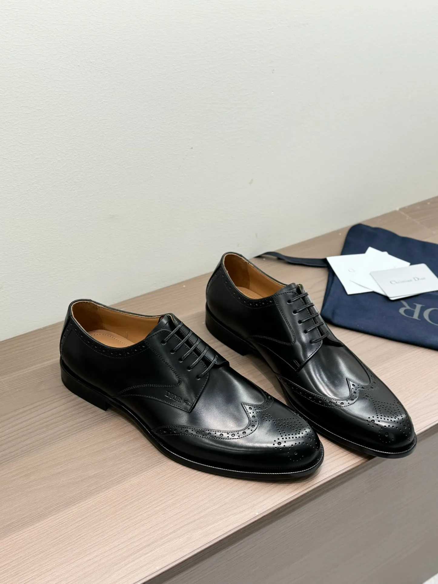 [Dior] Top P: 960💰 Standard code 39-44 (38.45.46 custom-made, non-returnable and non-exchangeable) Dior Dior's latest high-end men's boutique casual leather shoes, imported cowhide upper, water-dyed cowhide lining, imported leather outsole, perfect details are impeccable.